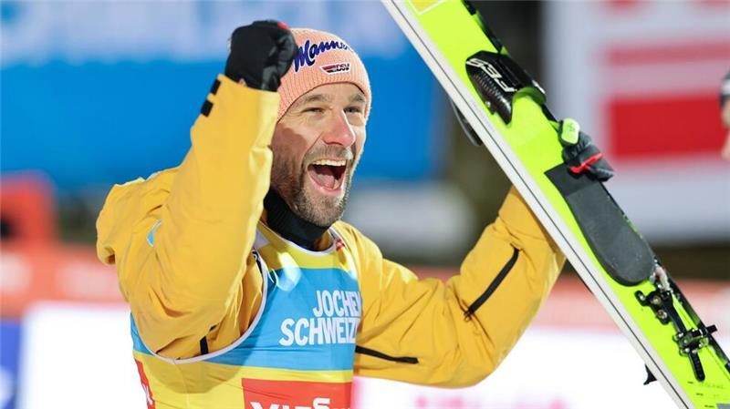 Deutscher Coup: Skispringer Paschke gewinnt Weltcup-Auftakt Jubel bei Pius Paschke: Der 34-Jährige landete auch im ersten Einzelwettkampf der Saison ganz vorn.