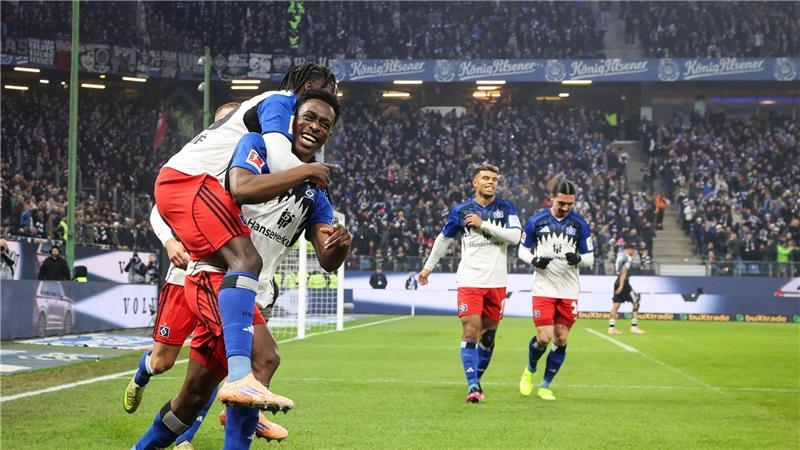 Jubel im Volkspark: Albert Lokonga jubelt nach seinem Treffer zum 1:0.