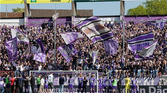 Jubel in Osnabrück: Die Lila-Weißen kehren in die Zweite Liga zurück. (Archivbild)