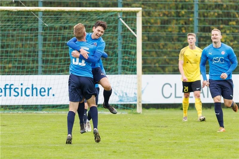 Jubel nach dem 1:0: Torschütze Luqman Krugmeier lässt sich von Thore Nissen feiern. Foto: Struwe