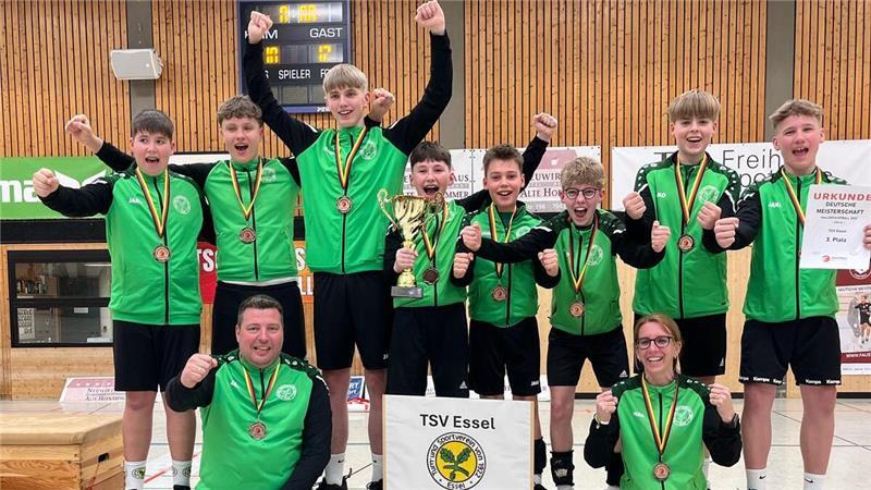 TSV Essel holt bei Deutscher Meisterschaft Bronzemedaille Jubel über Bronze: Die U14 des TSV Essel schlug den SV Kubschütz aus Sachsen im Spiel um Platz drei mit 2:1.