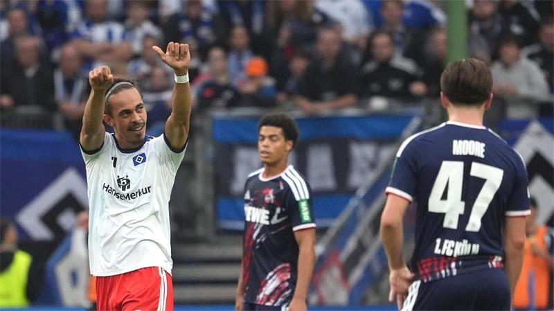 Jubel über das 2:0: HSV-Torschütze Yussuf Poulsen (l).