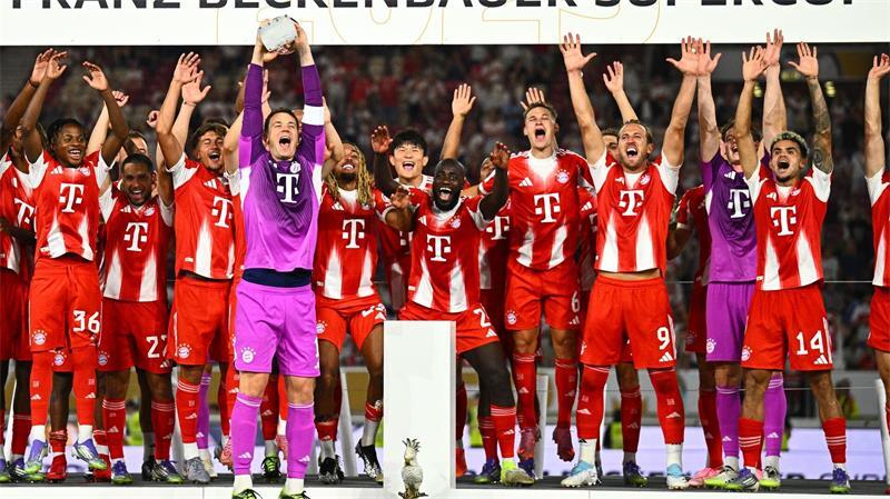 Kompanys Beruhigungs-Pille im Fall Musiala vorm Supercup Jubeln die Bayern wie letztes Jahr gleich wieder mit der Supercup-Trophäe? (Archivbild)