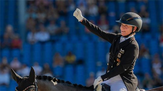 Jubelt nach ihrer Gold-Vorstellung im Team-Finale: Isabell Werth.