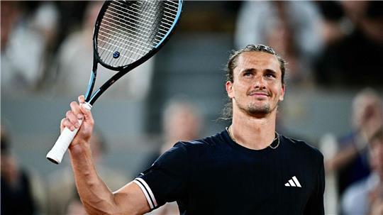 Jubelt über den Drittrunden-Einzug bei den French Open: Alexander Zverev.