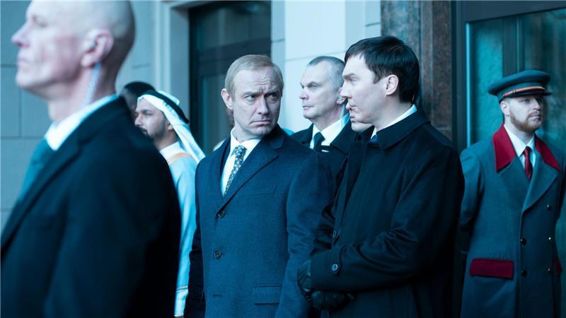 Monster auf der Leinwand – und in der Wirklichkeit? Jude Law (l.) und Paul Dano in einer Szene des Films „The Wizard of the Kremlin“ von Olivier Assayas.