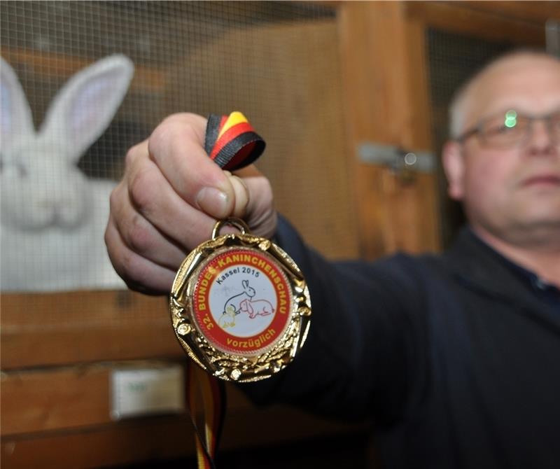 Jürgen Dettmers Häsin wurde das Prädikat „vorzüglich“ verliehen. Dafür gab es in Kassel auch eine Medaille.