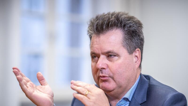 Menschen mit geistiger Behinderung: Probleme mit Arbeit Jürgen Dusel kritisiert, dass zahlreiche Menschen mit geistigen Beeinträchtigungen keinen Job bekommen.