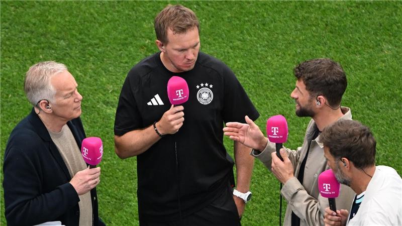 Jürgen Klopp (r) und Thomas Müller reagieren auf ihre Aussagen gegenüber Julian Nagelsmann.