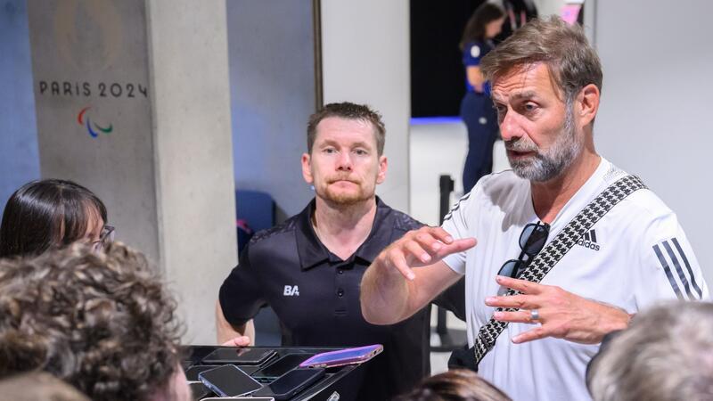 Klopp unterstützt engen Freund: „Story muss erzählt werden“ Jürgen Klopp und sein langjähriger Freund Wojtek Czyz in Paris.