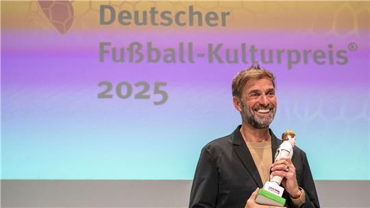 „Durchgelacht“: Klopp muss „Kanu des Manitu“ noch mal sehen Jürgen Klopp wurde mit dem Walther-Bensemann-Preis ausgezeichnet.