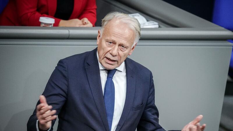 Trittin verlässt Bundestag: „Keine Macht für Antidemokraten“ Jürgen Trittin von Bündnis90/Die Grünen hält seine letzte Rede im Bundestag.