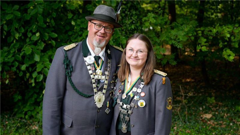 Jugendbetreuer Andre Stender (links) und Lisa Tschentscher regieren in Heinbockel.
