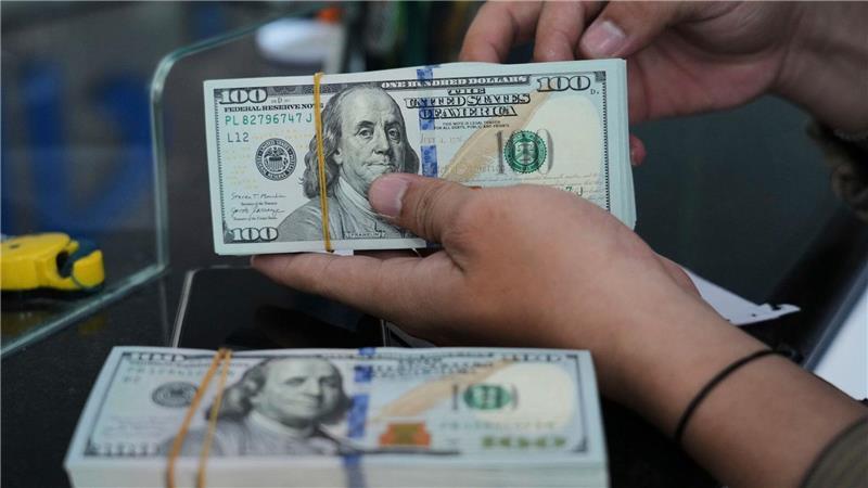 Jugendliche haben in der russischen Hauptstadt Moskau eine Damenhandtasche mit 88.000 Dollar Bargeld gefunden. (Symbolbild)