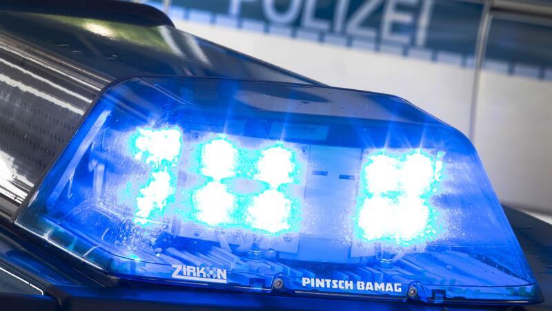 Frau vor Stadtbahn gestoßen – Verdächtige sind identifiziert Jugendliche soll eine Frau in Hannover vor eine Stadtbahn gestoßen haben - jetzt haben die Ermittler Verdächtige identifiziert. (Symbolbild)