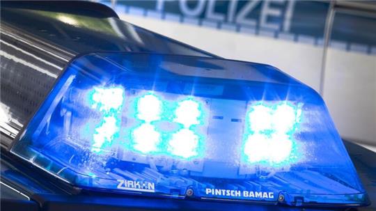 Jugendliche soll eine Frau in Hannover vor eine Stadtbahn gestoßen haben - jetzt haben die Ermittler Verdächtige identifiziert. (Symbolbild)