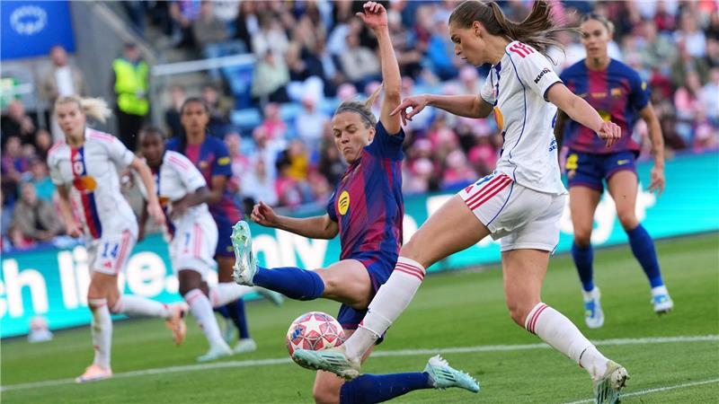 Pajor und Paralluelo: Barcelona gewinnt Champions League Jule Brand (r.) ist auf verlorenem Posten im Königsklassen-Finale.