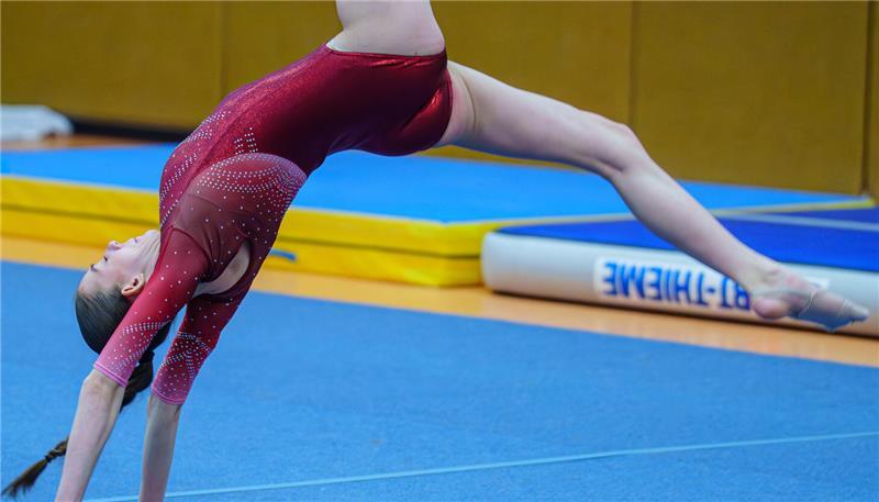 Jule Jordan vom TuS Jork zeigt ihr Können bei den Kreismeisterschaften.