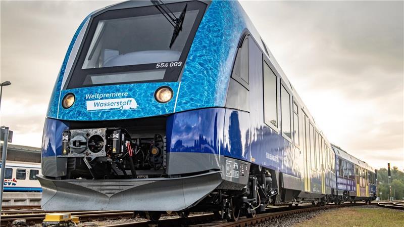 Jules Verne würde diese Bahn lieben: Wasserstoffzug der EVB.