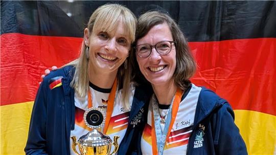 Julia Kopf und Romy Richter (links) haben sich als Beach-Duo ganz spontan gefunden - und holen gleich WM-Gold.