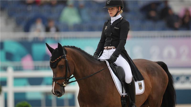 Julia Krajewski und Nickel liegen bei der deutschen Meisterschaft in Luhmühlen in Führung. (Archivbild)