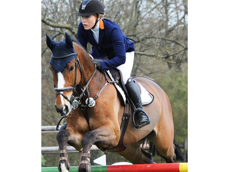 Julia Plate dominiert im Springen und qualifiziert sich für die Deutschen Meisterschaften.  Fotos Kordländer