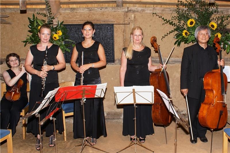 Hamburger Symphoniker musizieren in Bliedersdorf Julia Völker (Klarinette), Mayumi George (Querflöte) und Ute Leschhorn-Kataoka und Tadao Kataoka. Foto: Eckhard Jochim