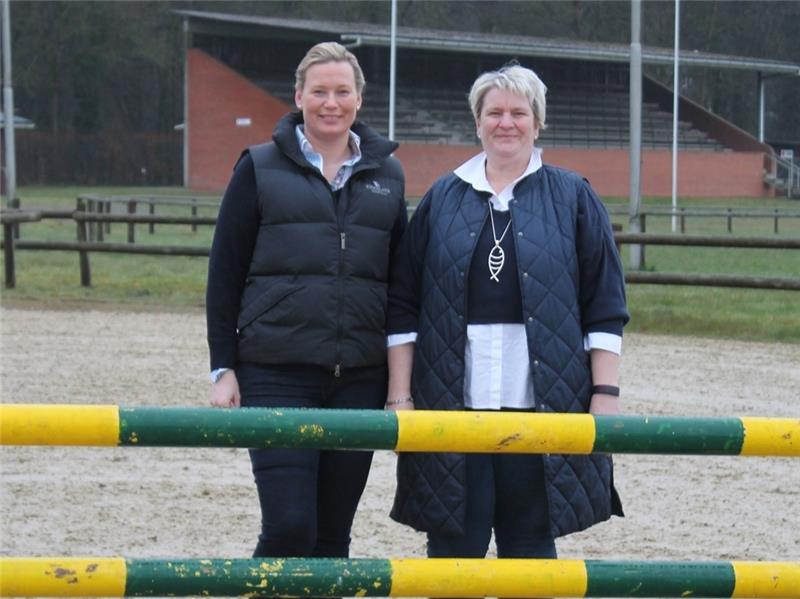 Dobrock-Jugendturnier: So wird der Reiternachwuchs gefördert Julia Witthohn (links) und Britta Schmohr-Wichers gehören zu dem Organisationsteam. Foto: Mohrmann