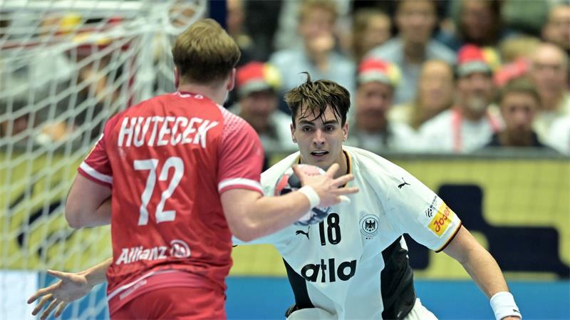 Neustart nach schwieriger Saison: THW Kiel setzt auf Köster Julian Köster (r) ist ein exzellenter Abwehrspieler. (Archivbild)