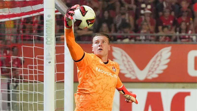 Südwestderby zwischen FCK und KSC torlos Julian Krahl hielt dem FCK den Punkt fest.
