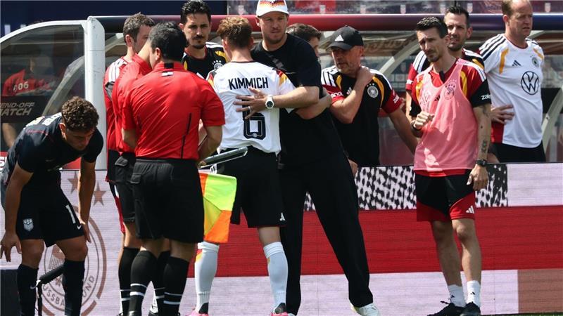 Mit Whiskey-Stimme ins WM-Hotel - Kimmich will „bereit“ sein Julian Nagelsmann bedankt sich bei Joshua Kimmich.