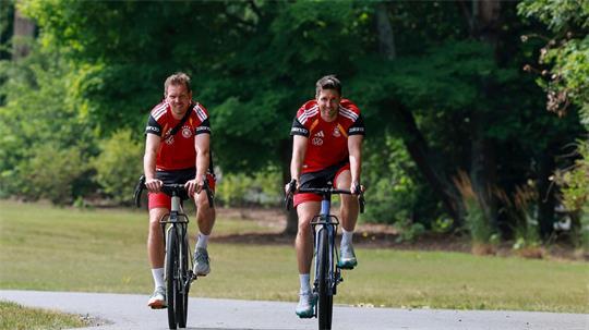Julian Nagelsmann ist gerne in seiner Freizeit mit dem Fahrrad unterwegs. (Archivbild) 