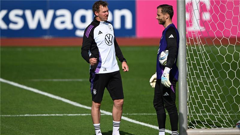 Julian Nagelsmann (l) mit Oliver Baumann. Wir der Hoffenheimer nun auch der WM-Torwart des Bundestrainers? (Archivbild)