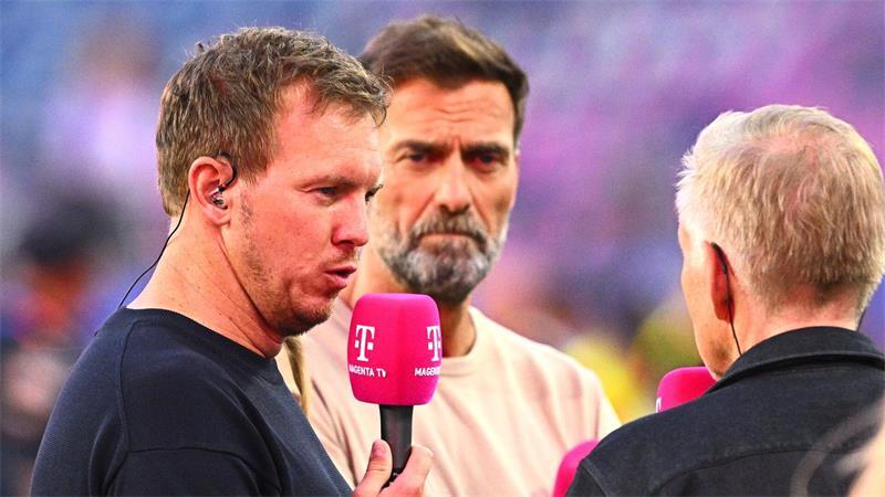 Was für Klopp als Bundestrainer spricht und was dagegen Julian Nagelsmann (l) steht Rede und Antwort nach dem WM-Aus gegen Paraguay - und sein möglicher Nachfolger hört zu?