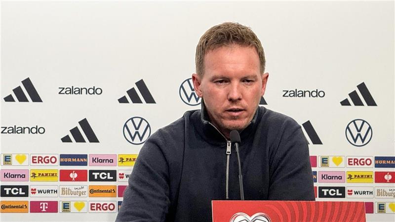 Julian Nagelsmann spricht bei der Pressekonferenz in Luxemburg.