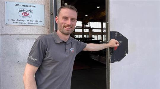 Julian Roß hat den alteingesessenen Betrieb Rancke Fahrzeugbau übernommen. Die Spezialisten für Tieflader brauchen Fingerspitzengefühl.