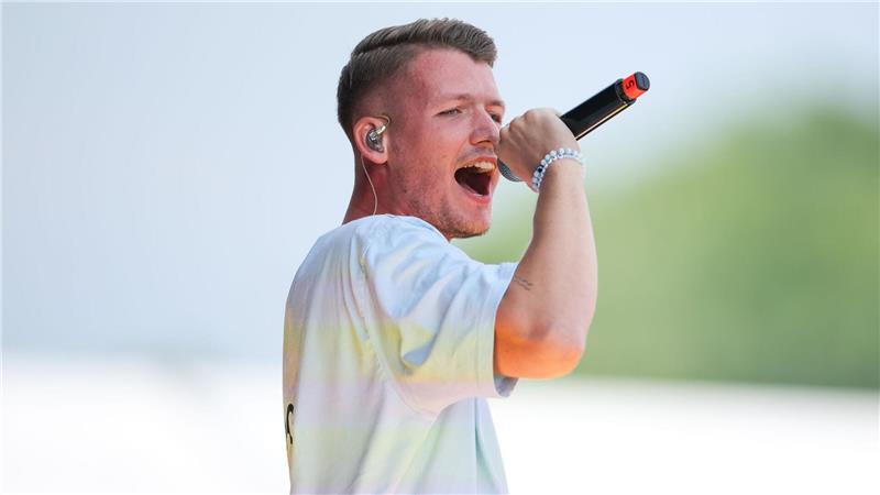 Knast statt Malle: Ballermann-Stars in Knossis „Big Brother“ Julian Sommer jettet nach dem Haus-Auszug direkt nach Mallorca.