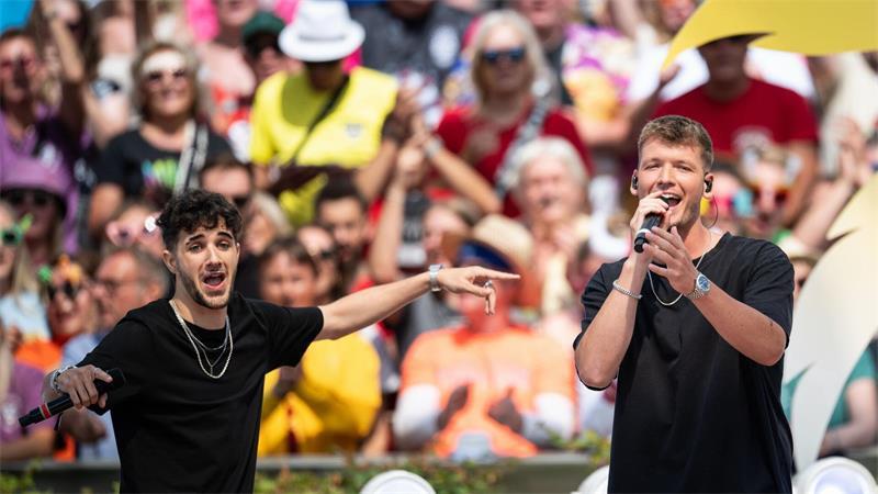 Mainz olé: Malle-„Fernsehgarten“ sorgt für Partystimmung Julian Sommer (r) und Luca-Dante Spadafora und ihr Hit „Wenn ich nüchtern wär“.