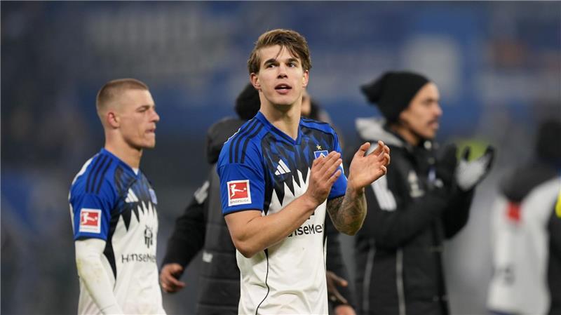 Jung, begeisternd, begehrt: HSV-Abwehrchef Luka Vuskovic (M)