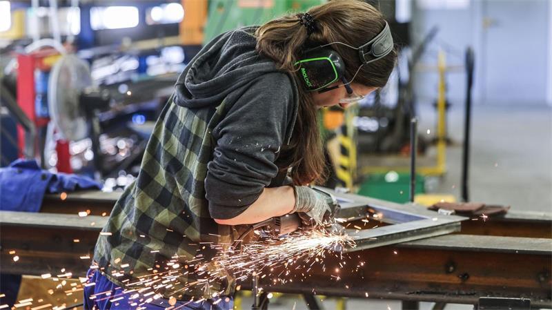 Steigende Ausbildungszahlen im Handwerk Junge Menschen erkennen aus Sicht des Verbandes, dass Handwerk eine echte Alternative biete, wenn sie einen sicheren Job wollen. (Archivbild)