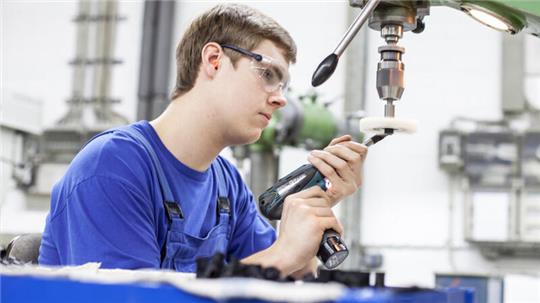 Junge Menschen werden im Handwerk gesucht.