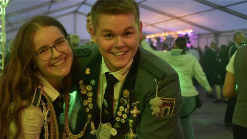 Junges Schützenvolk: Luisa Benitt und Timo Oben im Discofieber.