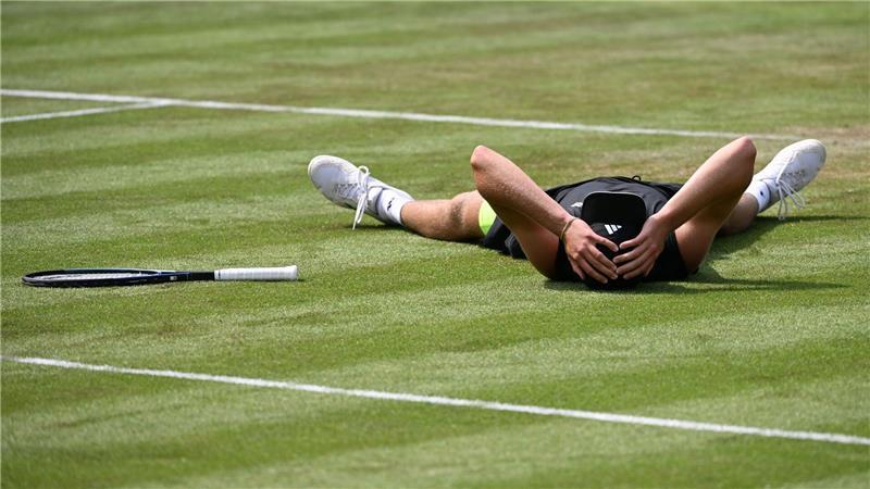 NHL-Star als Zuschauer: Tennis-Talent Engel überrascht Justin Engel gewann sein erstes Match auf Rasen.