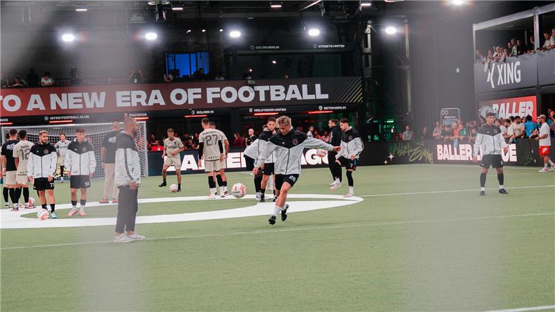 Justin Sauermilch trifft in der Baller League auf ehemalige Profis.