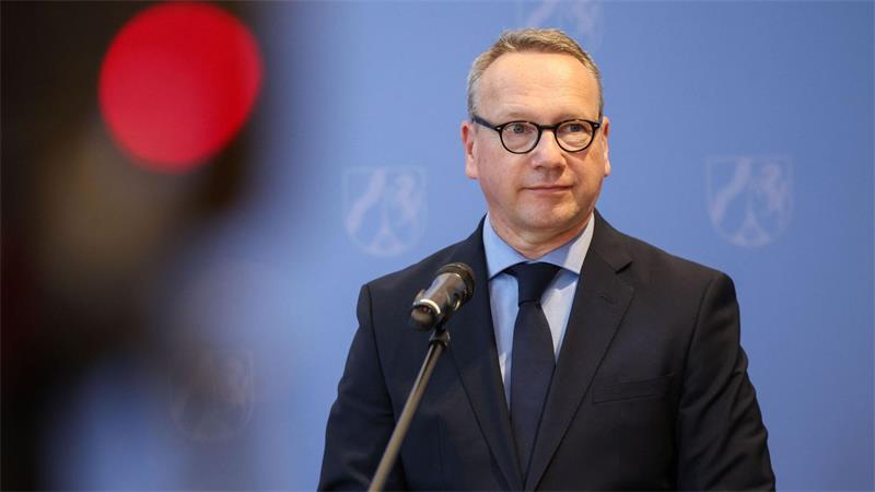 NRW gelingt Schlag gegen berüchtigte russische Hackergruppe Justizminister Benjamin Limbach hofft auf weitere Erfolge gegen Cybercrime.