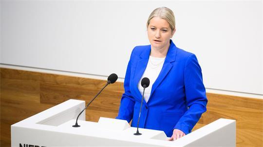 Justizministerin Wahlmann hob das Ziel der Resozialisierung von Straftätern hervor. (Archivbild)