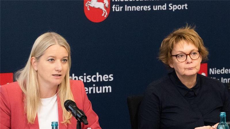 Justizministerin Wahlmann und Innenministerin Behrens sehen in der geplanten Cloud einen Beitrag für mehr Sicherheit. (Archivbild)