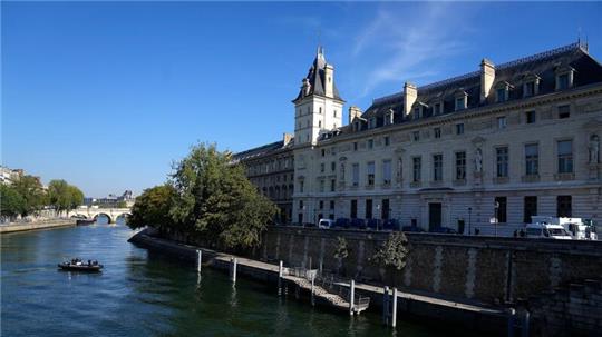 Justizpalast in Paris. Ein 38-jähriger Fotograf soll 17 Frauen bei Fotoshootings sexuell missbraucht haben.