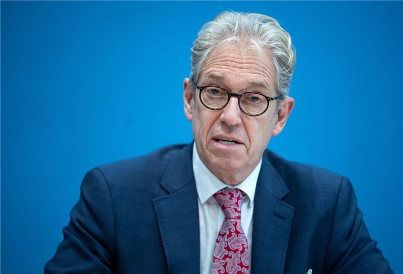 Klinikpersonal streikt – Kassenärztechef will Abbau von Krankenhäusern KBV-Chef Andreas Gassen: «Wir haben historisch deutlich zu viele Krankenhäuser mit in der Regel deutlich zu wenig Personal.»