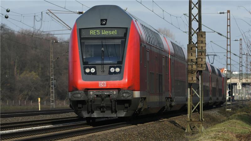 Durchtrennte Bahnkabel in NRW: Polizei geht von Sabotage aus Kabel durchtrennt - Polizei geht von Sabotageakt aus